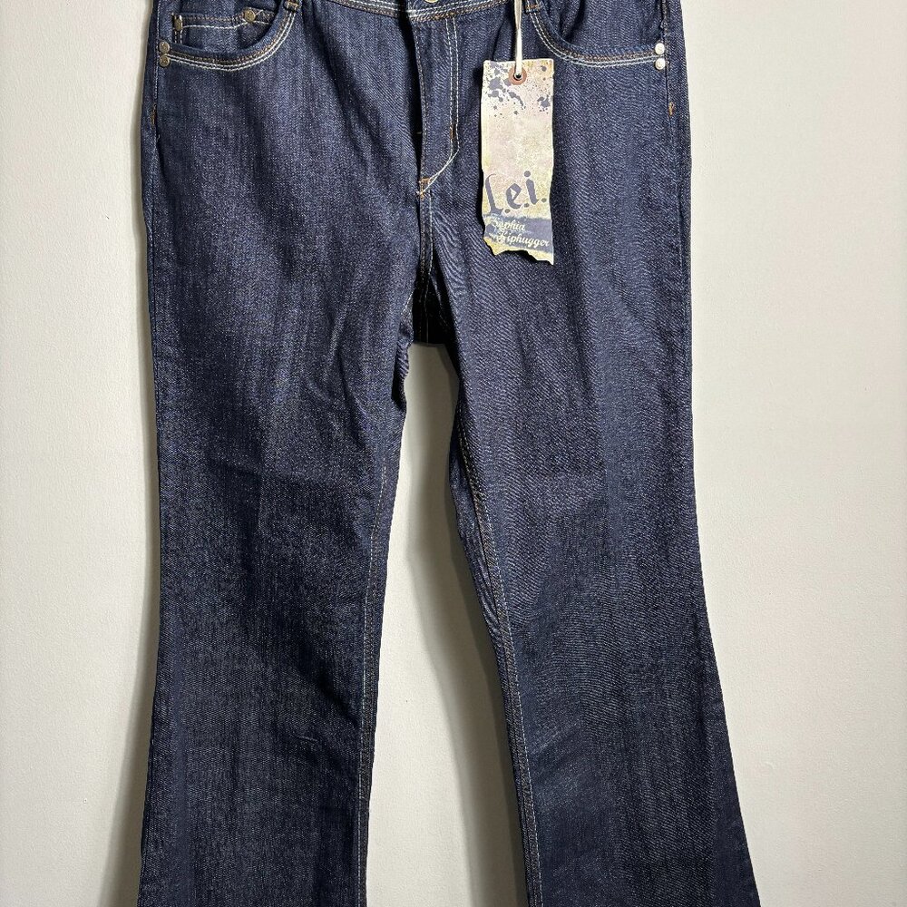 🔥 L.E.I. Sophia Hiphugger Flare Jeans NWT Size 15 Embroidered Pockets - Picture 2 of 4